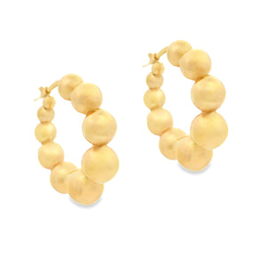 Beautiful pair of 18k yellow gold beaded hoop earrings.
Hoop diamet...