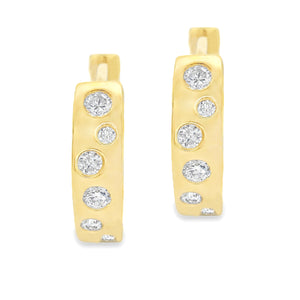 These small 14k yellow gold hoop earrings feature round brilliant c...