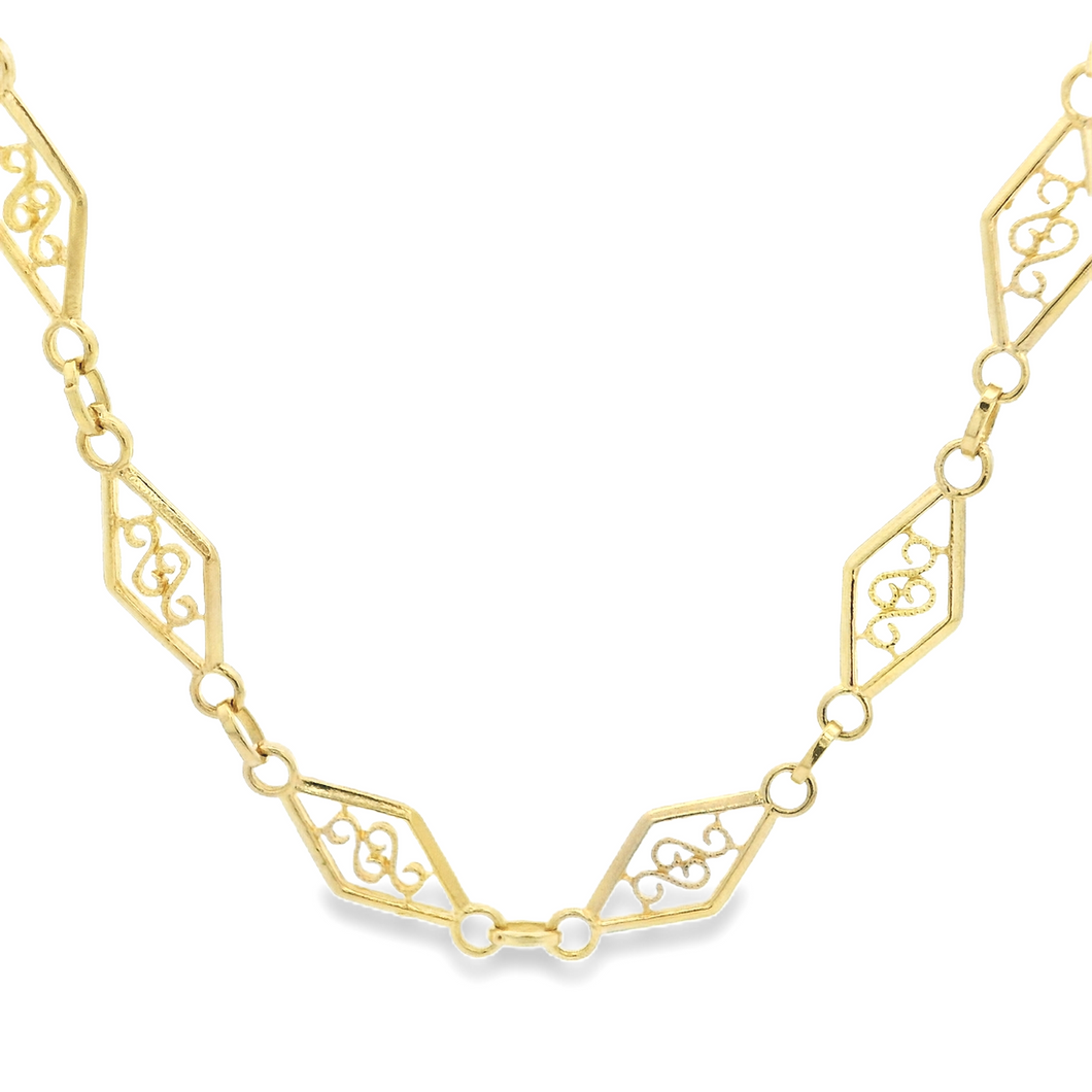 18k Yellow gold filigree chain.
Necklace measures 22