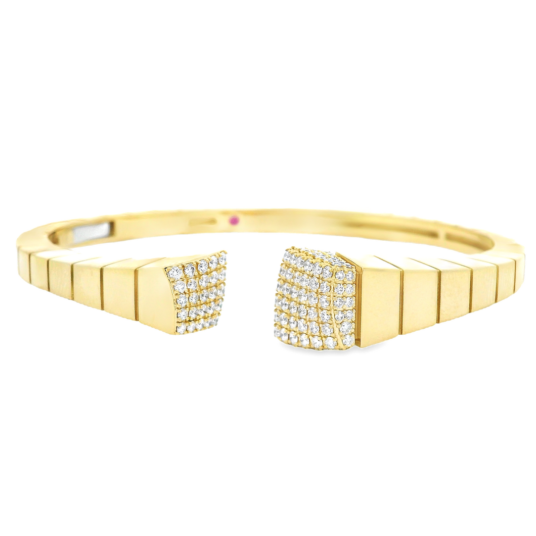 
Sauvage prive bangle by Roberto Coin
18k yellow gold 
Pave-set rou...
