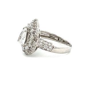 This 18k white gold diamond engagement ring features a pear shape c...
