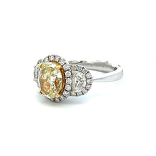 18k White Gold Diamond Engagement Ring