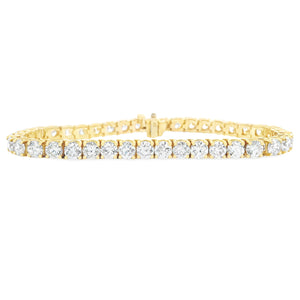 This beautiful 18k yellow gold bracelet features 41 round brilliant...