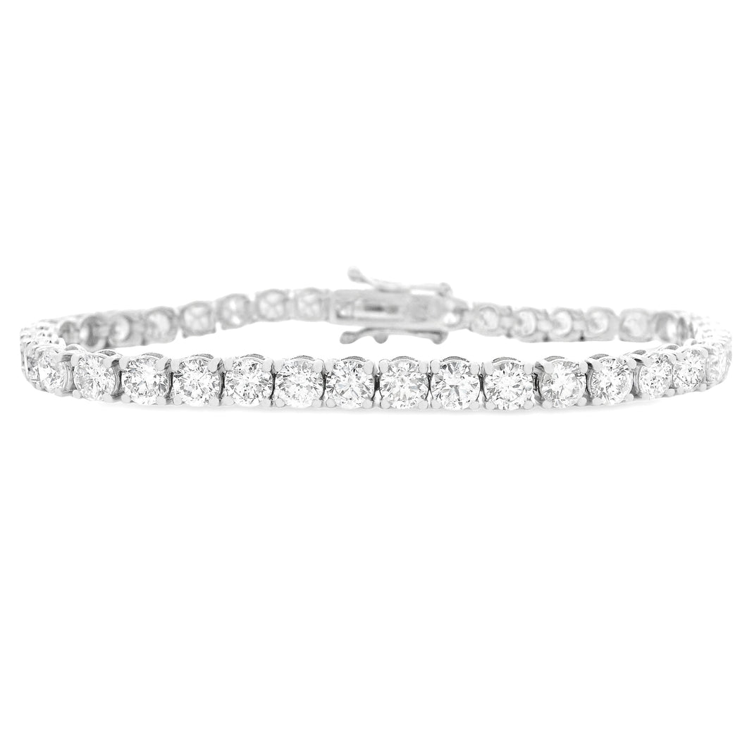 This gorgeous 18k white gold bracelet features 39 round brilliant c...