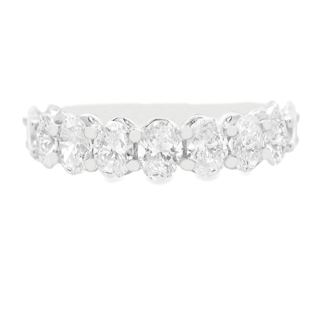 This beautiful 14k white gold diamond band features 11 oval cut dia...