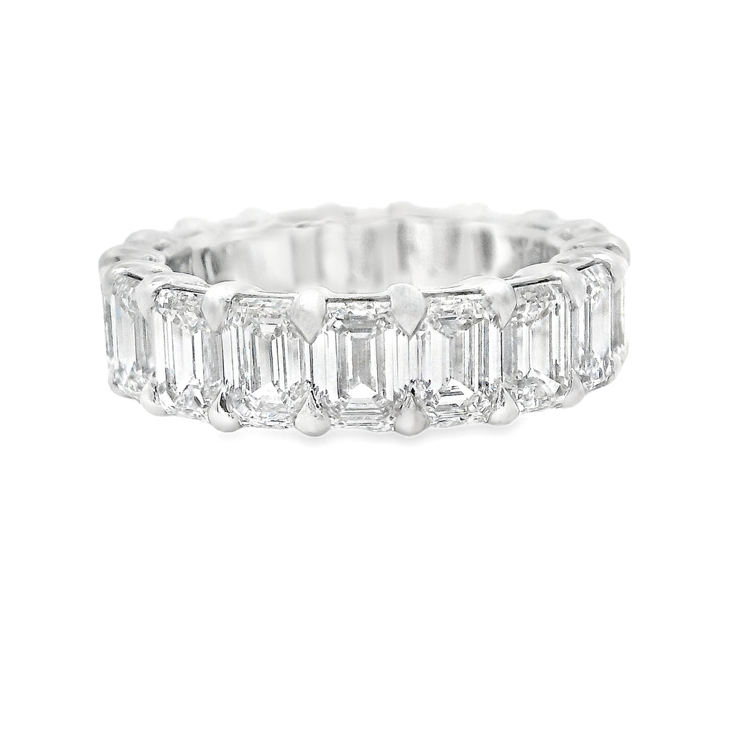 This stunning platinum diamond eternity band features 18 emerald cu...