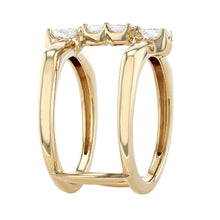 This gorgeous 18k yellow gold ring features 2 princess cut diamonds...