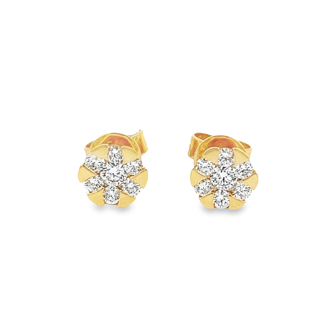 These beautiful 18k yellow gold stud earrings feature 14 round bril...