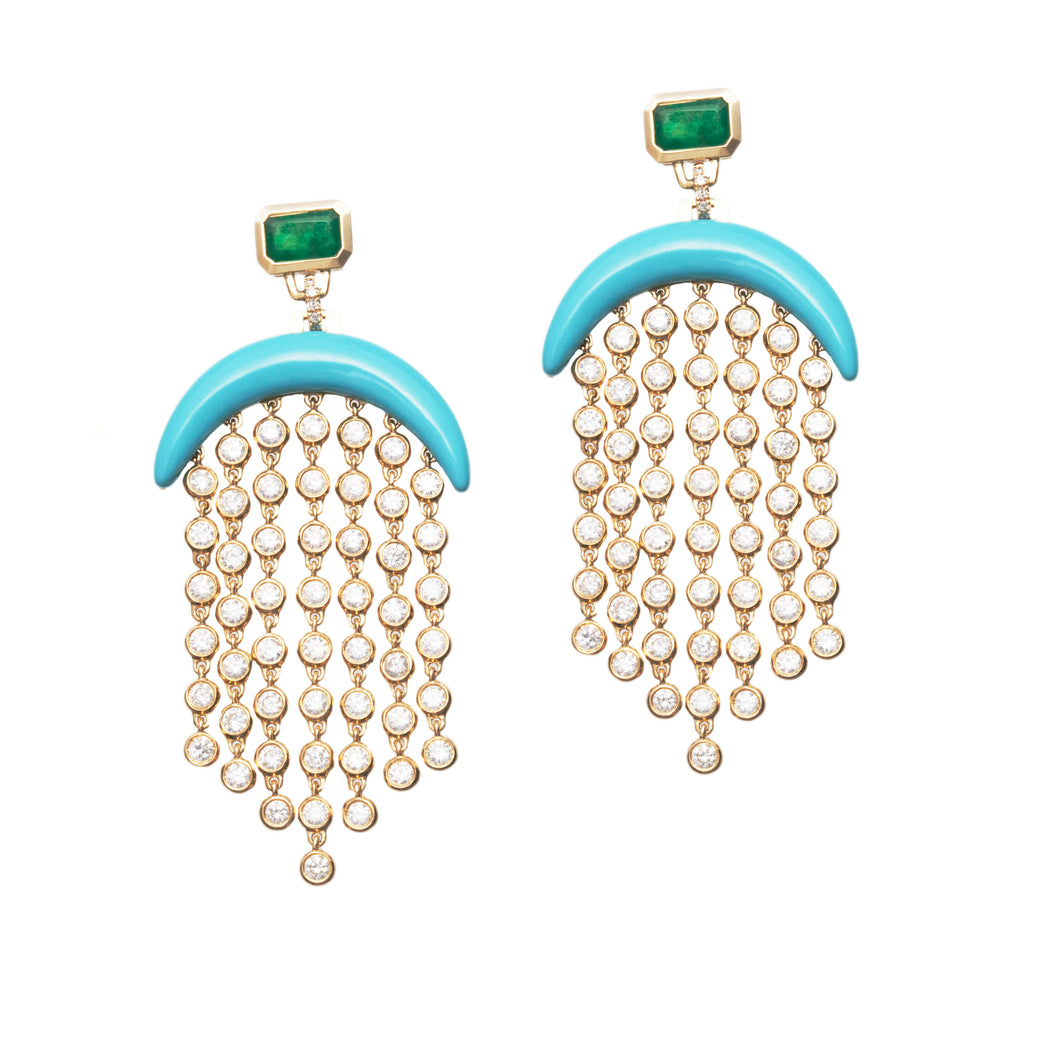 These beautiful 14k yellow gold drop earrings feature 2 emeralds, 1...