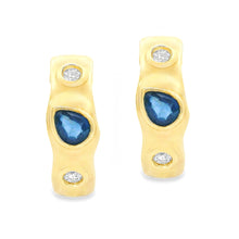 These dainty 14k yellow gold earrings feature 2 pear shaped sapphir...