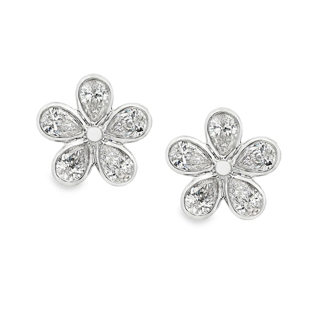 These gorgeous 18k white gold flower earrings feature pear shaped d...