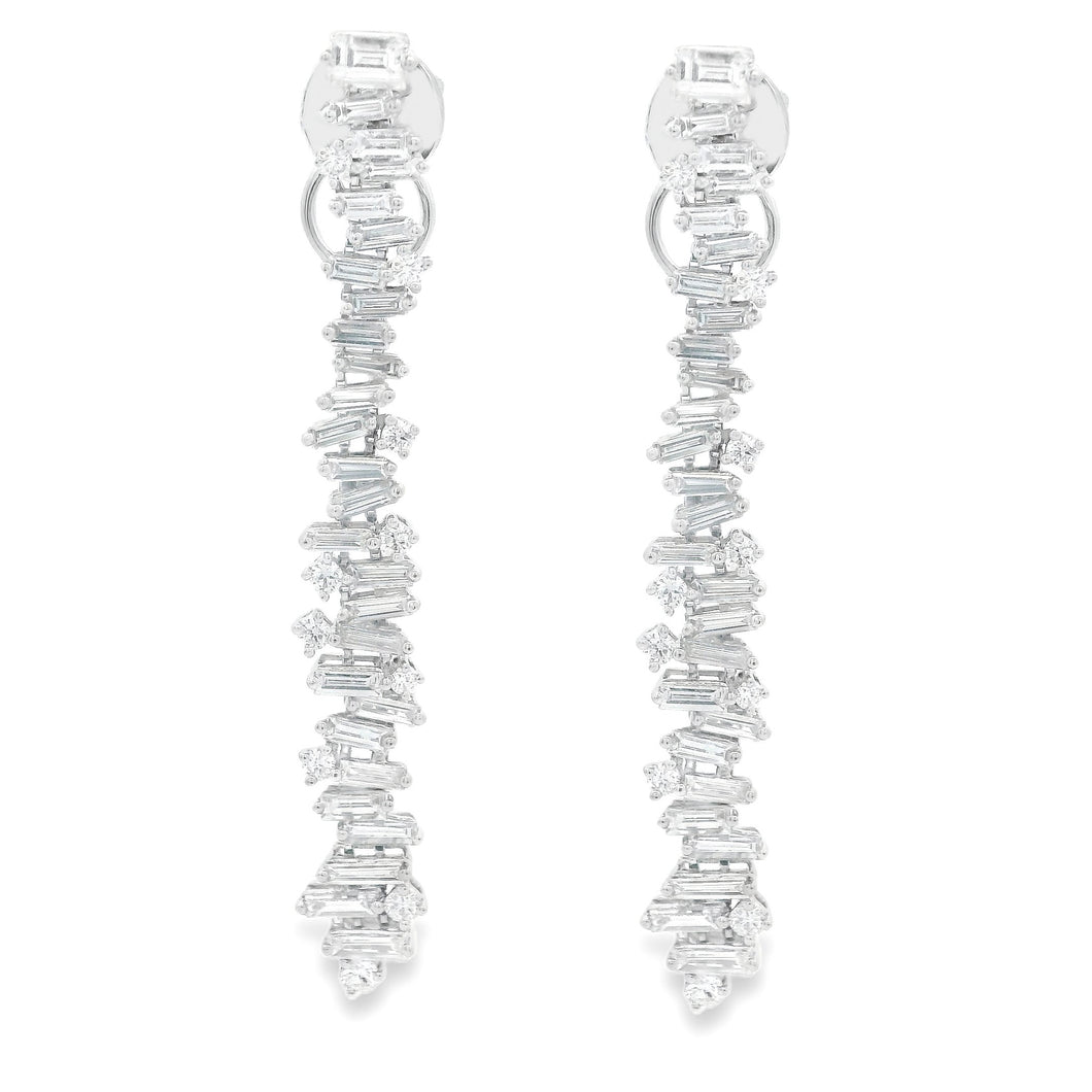 These beautiful 18k white gold diamond dangle earrings feature roun...