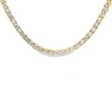 This beautiful 18k yellow gold necklace features 167 round brillian...