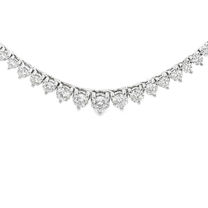 This beautiful 14k white gold necklace features round brilliant cut...