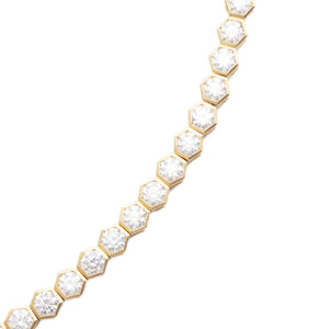 This beautiful 18k yellow gold bracelet features 39 round brilliant...