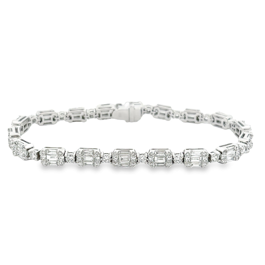 This beautiful 18K white gold diamond bracelet features baguette cu...