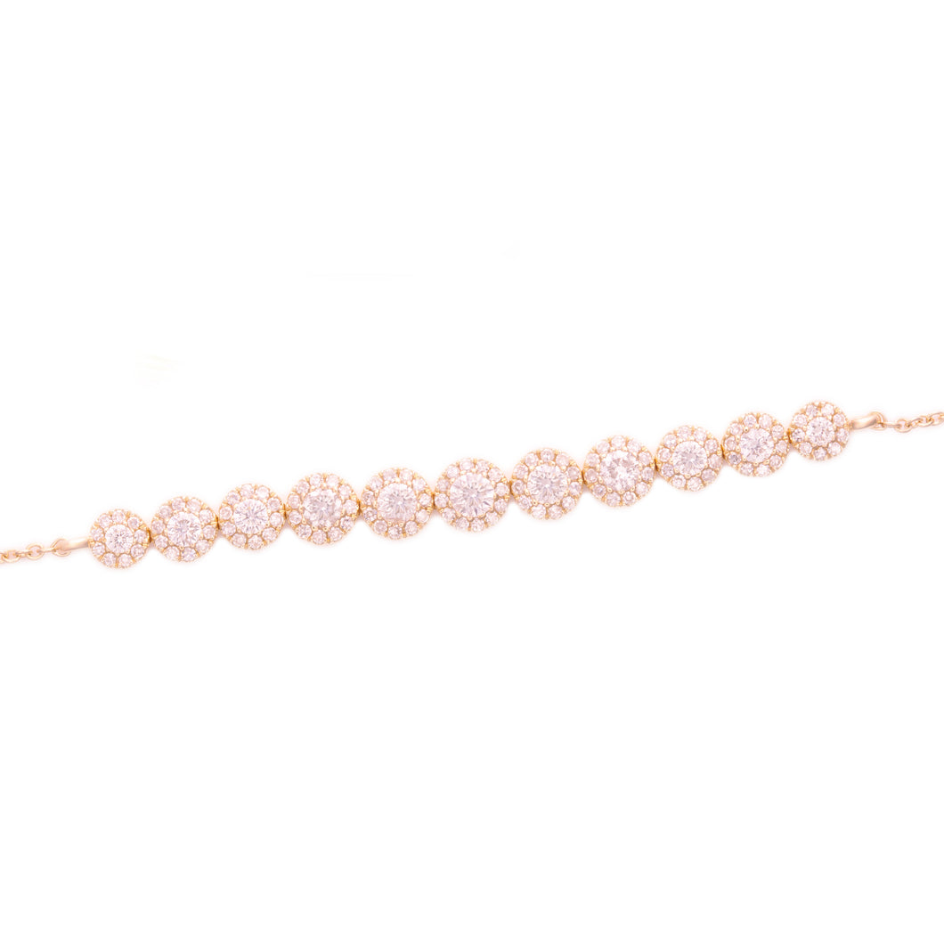 This beautiful 14k yellow gold bracelet features round brilliant cu...