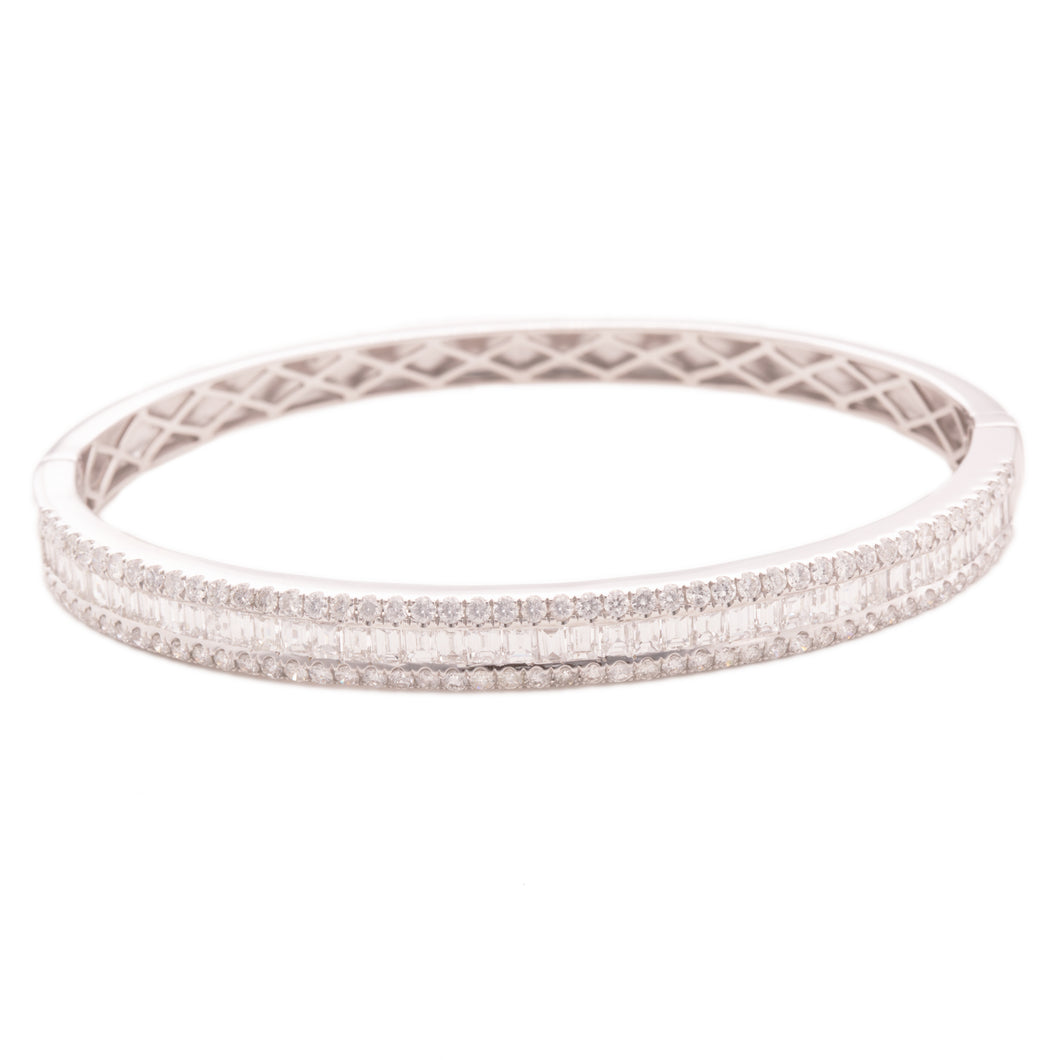 This gorgeous 18k white gold bangle features round brilliant cut an...