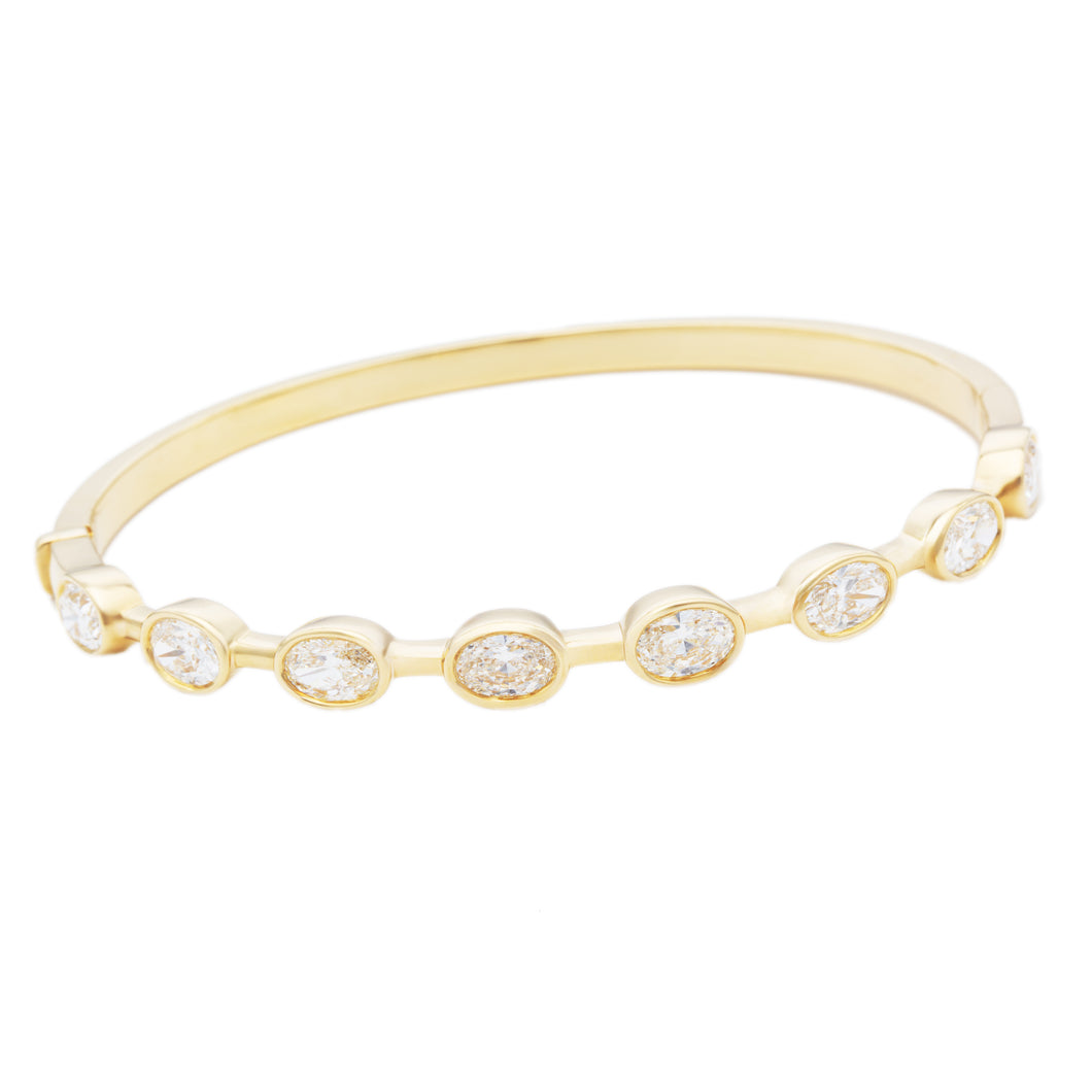 This easy to stack and style 18k yellow gold bangle features 8 oval...