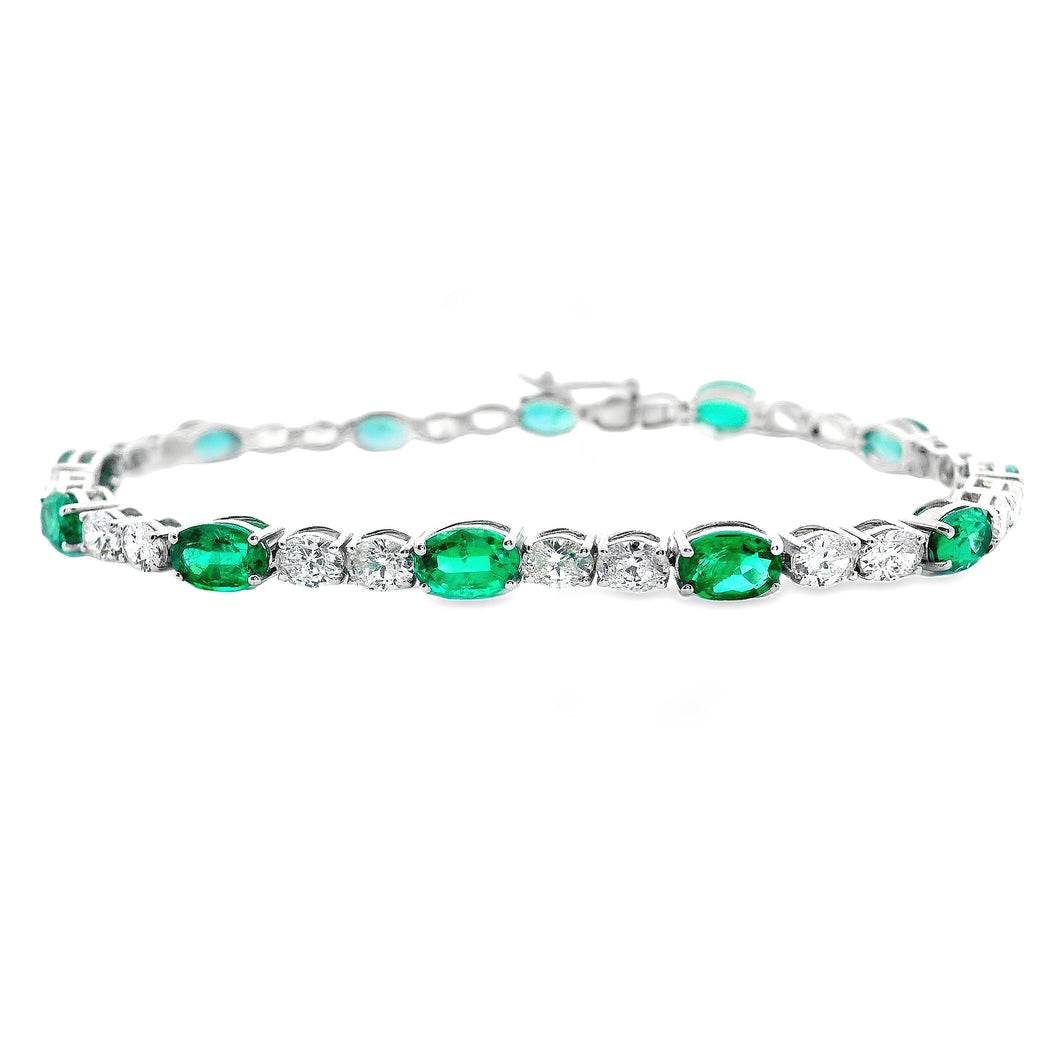 This beautiful 18k white gold bracelet features 24 round brilliant ...