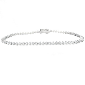 This beautiful 14k white gold diamond bracelet features round brill...