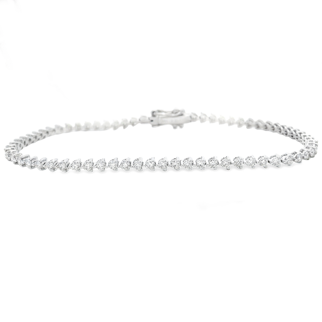 This beautiful 14k white gold diamond bracelet features round brill...