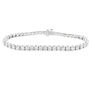 This beautiful 14k white gold diamond bracelet features round brill...
