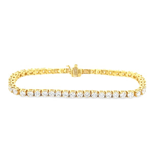 This beautiful 18k yellow gold bracelet features 48 round brilliant...