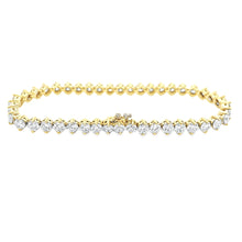 This beautiful 18k yellow gold bracelet features 44 round brilliant...