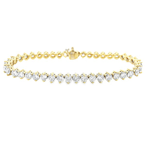 This beautiful 18k yellow gold bracelet features 44 round brilliant...