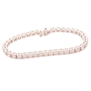 This 18k white gold diamond bracelet features 32 round brilliant cu...