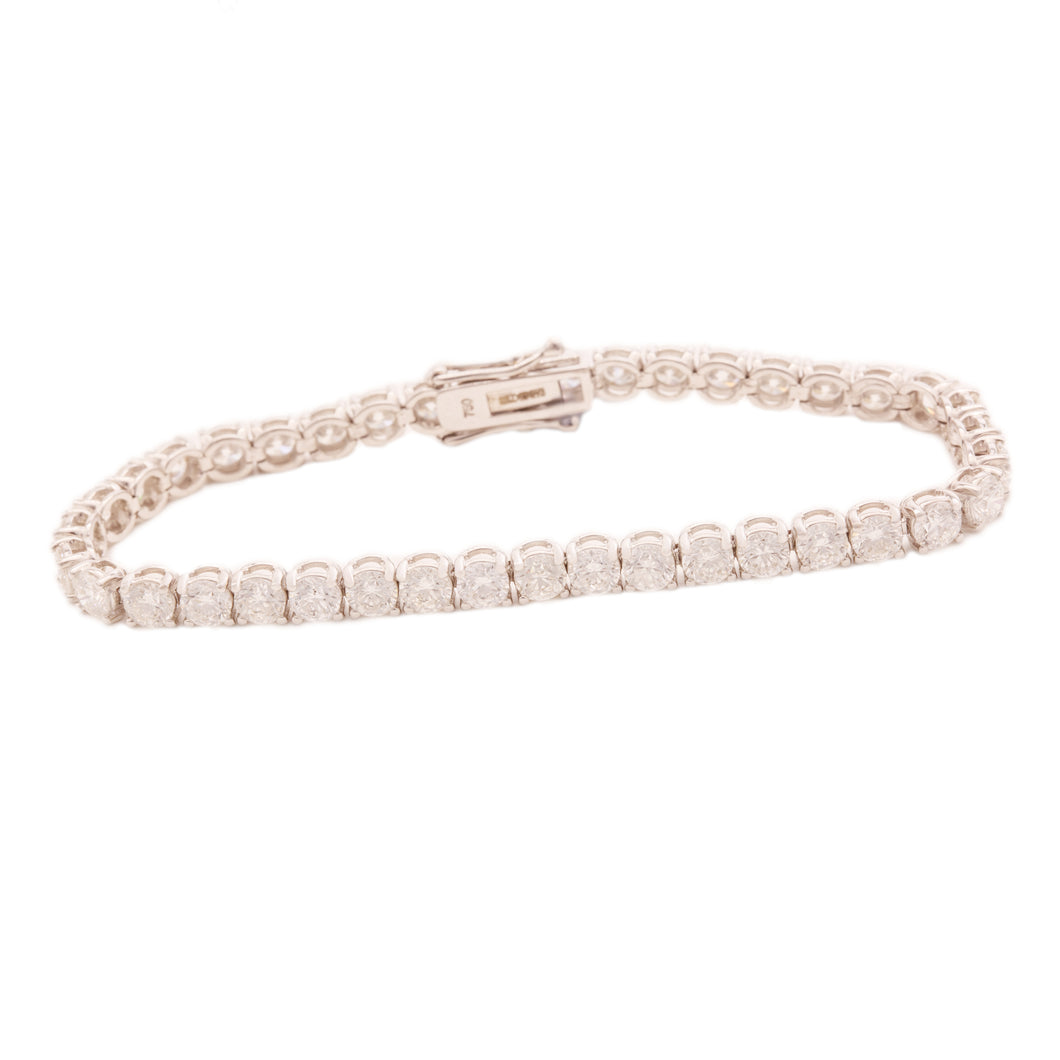 This gorgeous 18k white gold bracelet features 39 round brilliant c...