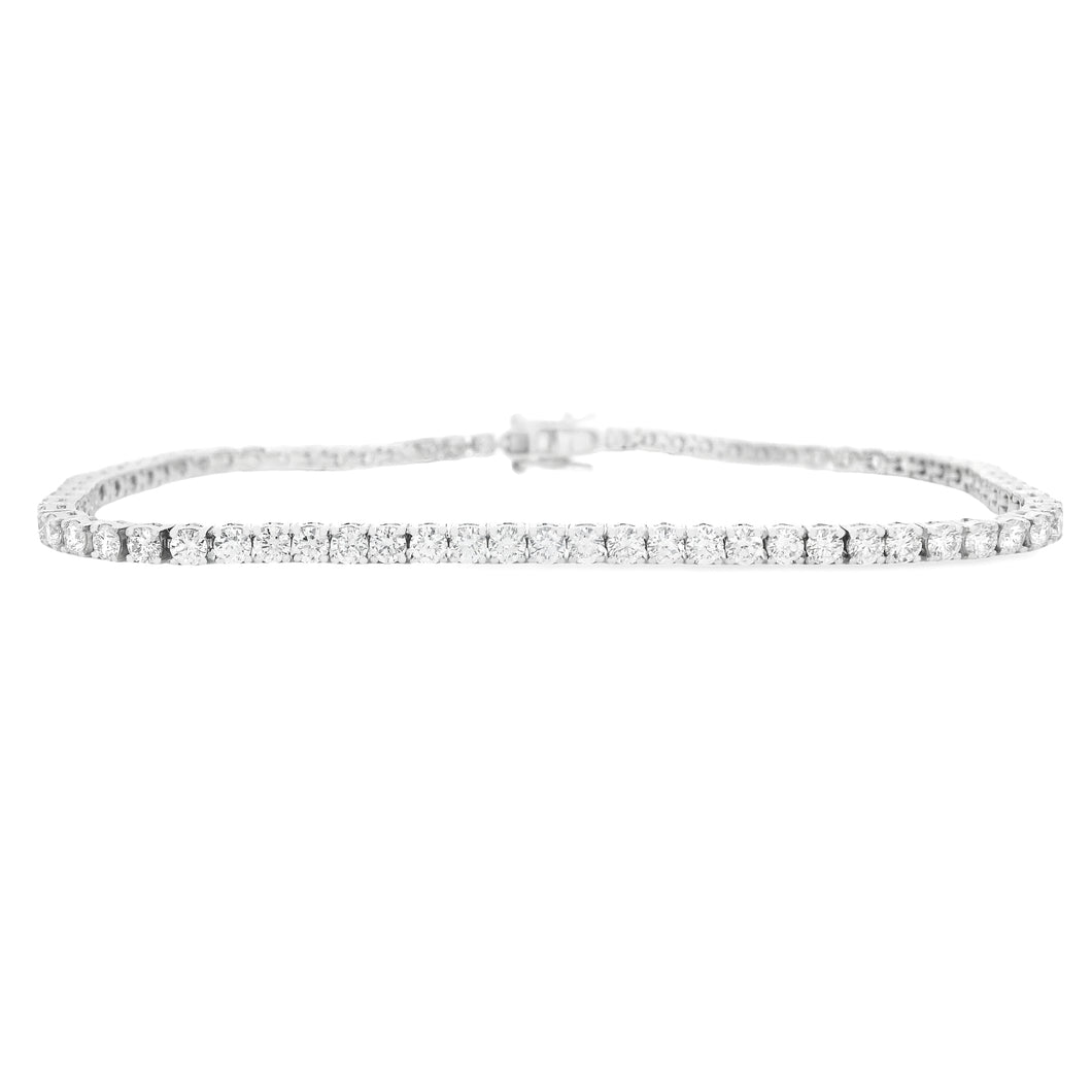 This 18k white gold diamond bracelet features round brilliant cut d...