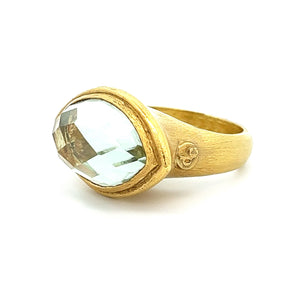 18k yellow gold ring features a gorgeous mint topaz.