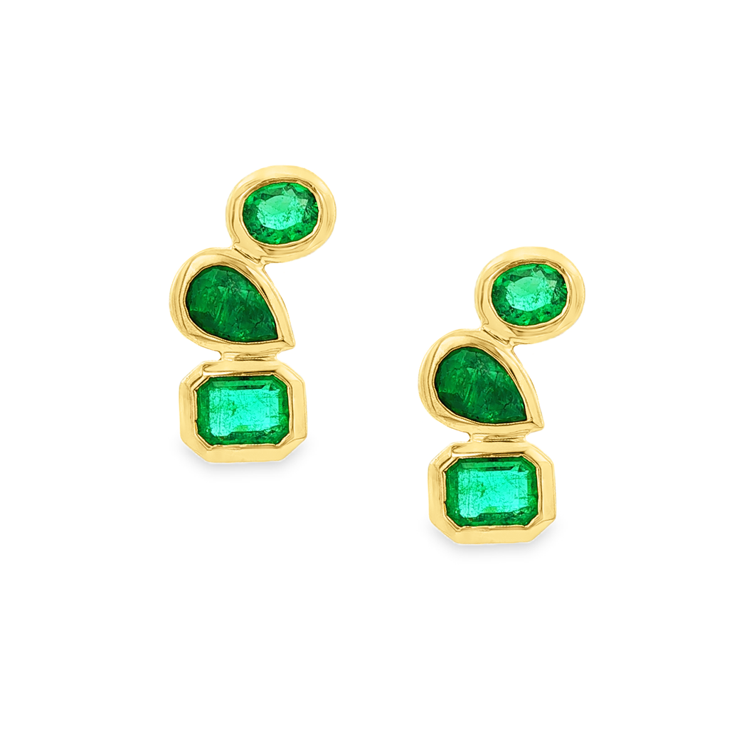 These gorgeous 18k yellow gold earrings feature 6 emeralds in 3 var...