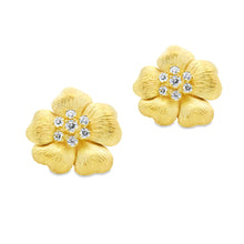Estate piece: 18k Yellow gold diamond flower earrings.
Diamonds: Ro...