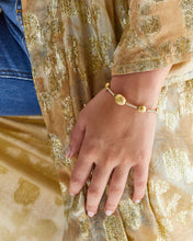 A refined thread of diamonds elegantly combined with Nanis' famous ...
