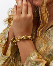 One of Nanis masterpieces, TRASFORMISTA masterfully sublimates luxu...