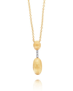 The delicacy of elegance meets the talent in this shiny necklace th...
