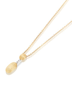 The delicacy of elegance meets the talent in this shiny necklace th...