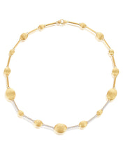 A contemporary and light sophistication distinguishes this necklace...