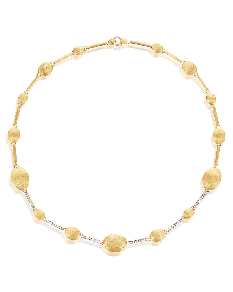 A contemporary and light sophistication distinguishes this necklace...
