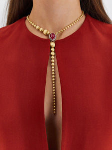 This 18kt yellow gold and natural stones necklace is among the 