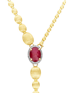 This 18kt yellow gold and natural stones necklace is among the 