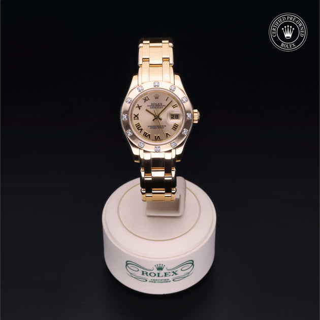 2002, 29mm, Yellow Gold


