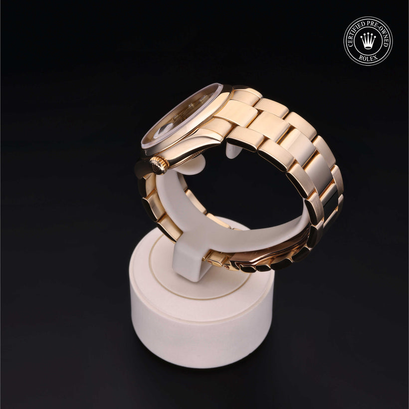 2001, 36mm, Yellow Gold


