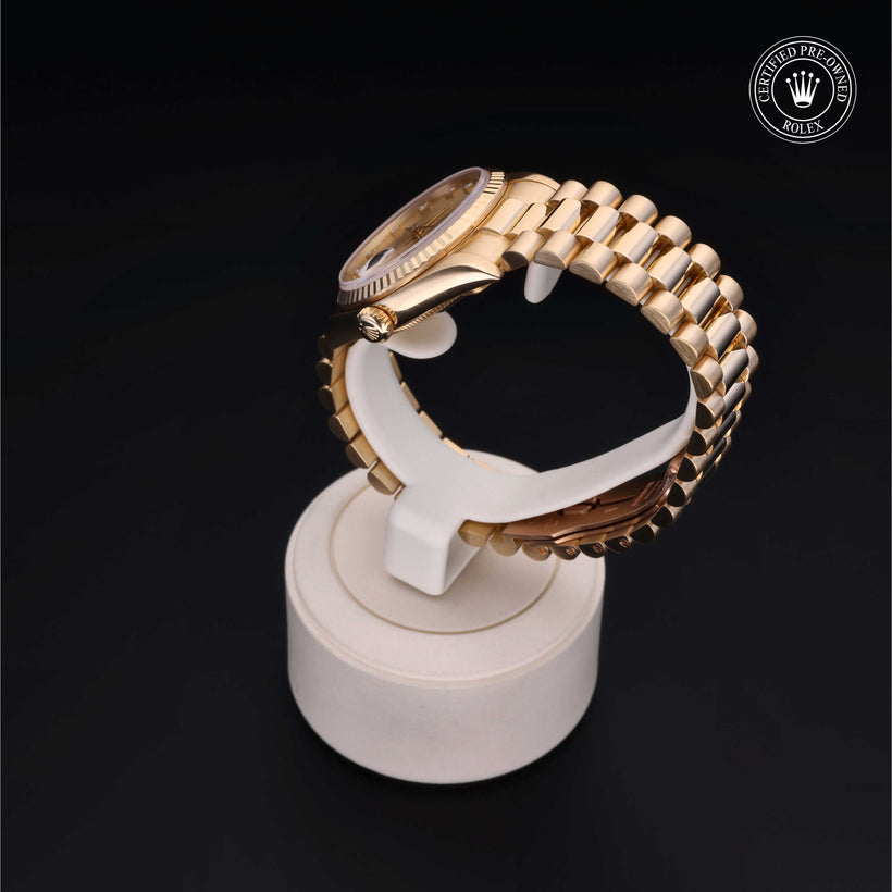 1987, 31 mm, Yellow Gold


