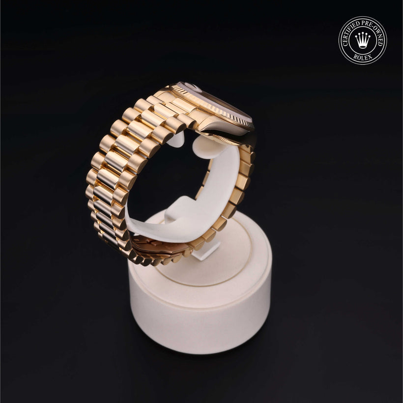1987, 31 mm, Yellow Gold



