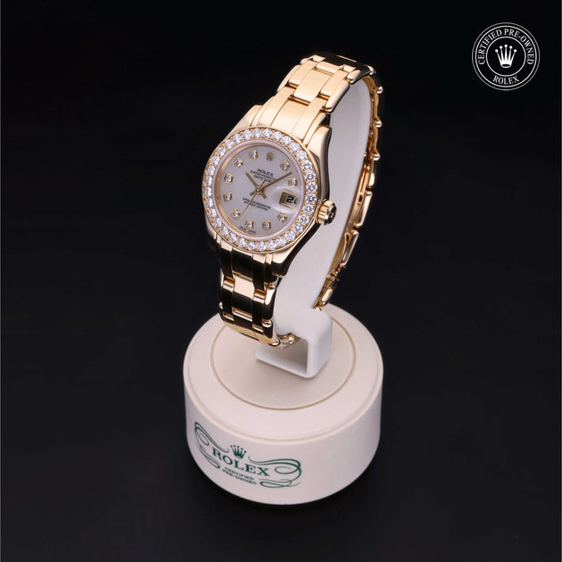 1997, 29mm, Yellow Gold


