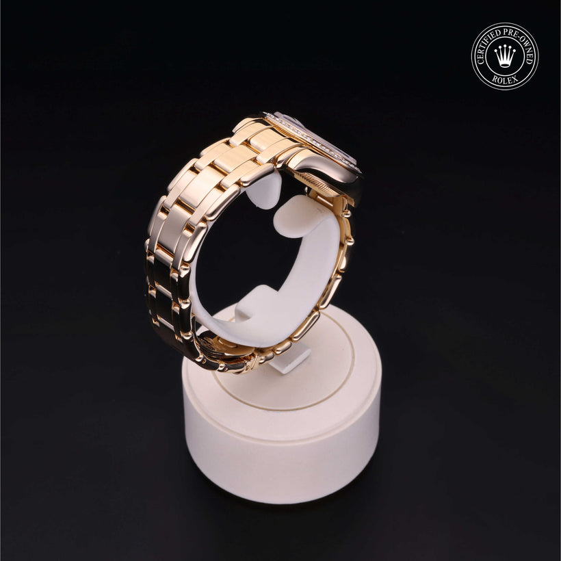 1997, 29mm, Yellow Gold


